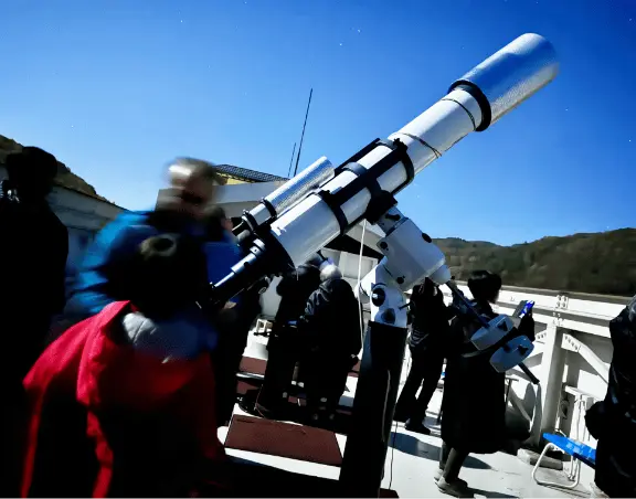 天体望遠鏡つきの本格的な天文台